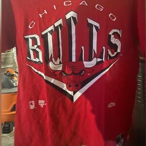 Vintage Chicago Bulls red shirt